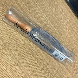 Wooden Handle Scalp Massager with Blue Wires